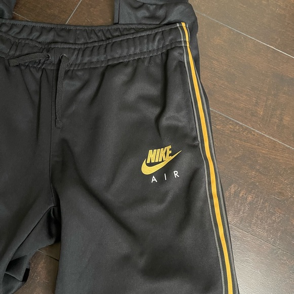 NWOT Nike Air Mens Metallic Club Joggers - Picture 4 of 8